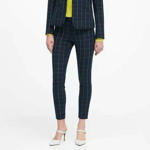 ISO Banana Republic bi-stretch pants size 2 or 4